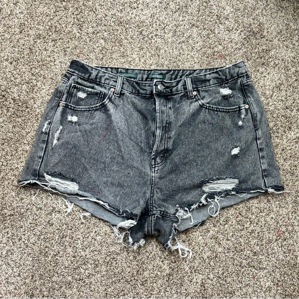 Wild Fable Jean Shorts- sz14w
Distressed High-Waisted